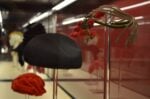 Il cappello fra Arte e Stravaganza Galleria del Costume di Palazzo Pitti Firenze foto Valentina Silvestrini 7 Al museo del cappello. Proseguono a Firenze i progetti per il trentennale della Galleria del Costume di Palazzo Pitti: ecco le immagini dei copricapo d’autore