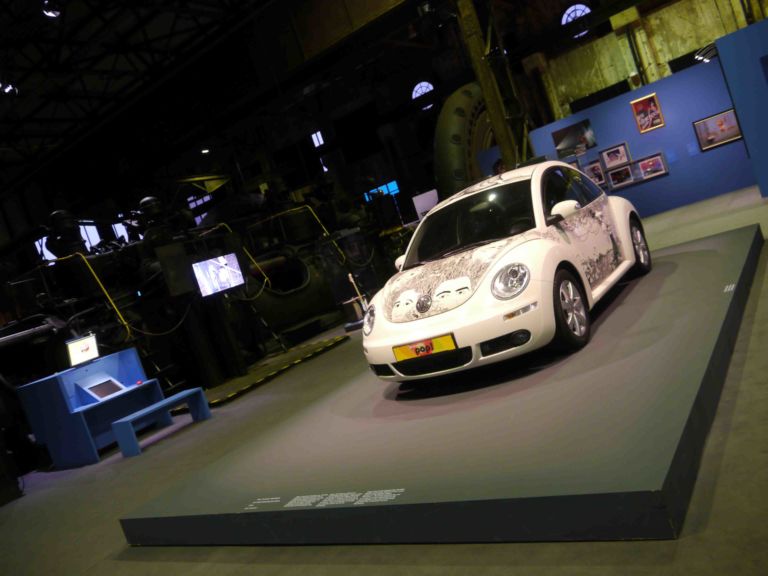 La New Beetle in stile Beatles di Voormann Sky Arte update: la cultura pop in mostra nella più grande ex-acciaieria d’Europa. Succede in Germania, nel primo sito di archeologia industriale al mondo entrato nell’orbita dell’UNESCO