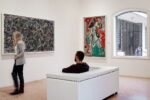 La Sala di Pollock alla Collezione Peggy Guggenheim Venezia foto Andrea Sarti Pietre Dure, ma anche pittura contemporanea. All'Opificio di Firenze parte il restauro di un Pollock della Collezione Guggenheim di Venezia: ecco le immagini