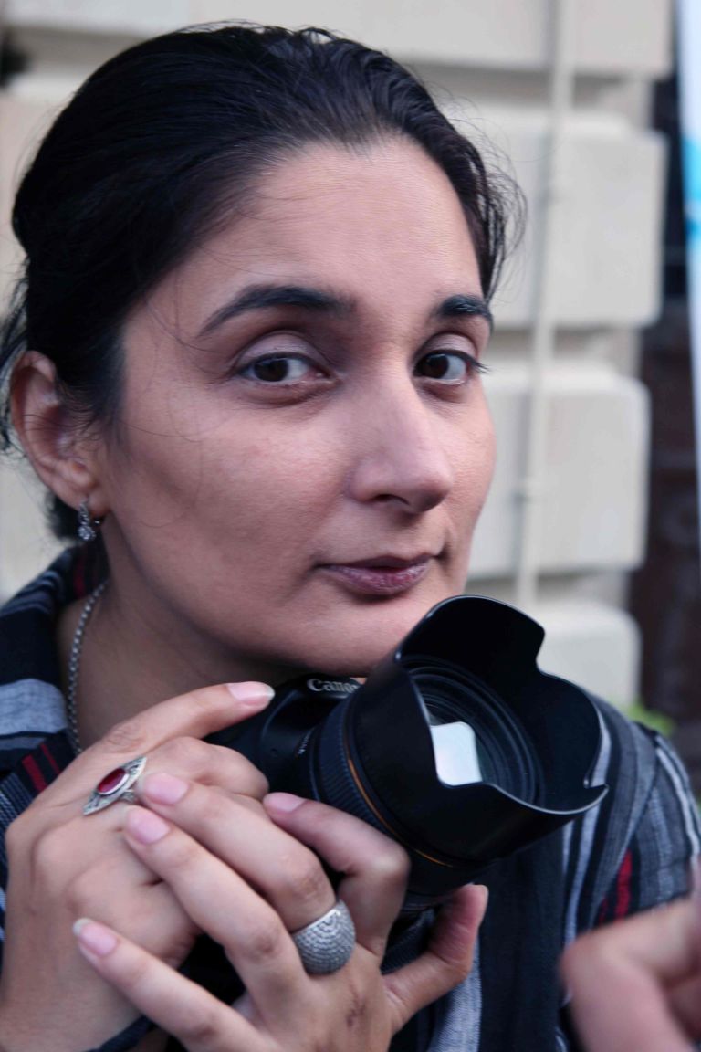 Lartista e fotografa Fakhriyya Mammadova Atterraggio a Baku