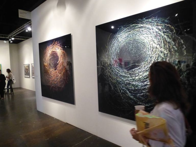 Lo stand della Secrist Gallery di Chicago a Pulse con le foto dellitaliano Angelo Musco Miami Updates: video e immagini da Pulse, la fiera che quest’anno perde qualche colpo e perde anche il podio dell’art week americana