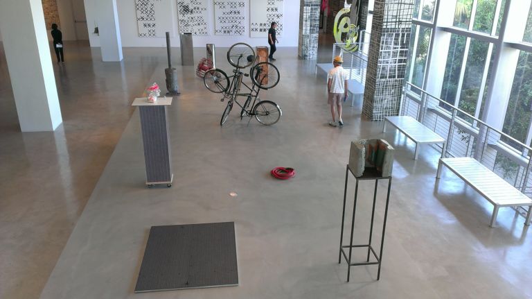 Looking at Process de la Cruz contemporary Art Space Miami 7 Miami Updates: da Felix Gonzalez-Torres a Martin Creed, ecco il menù del de la Cruz contemporary Art Space. Tutte le immagini degli spazi e della mostra