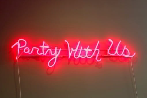 Lovett Codagnone 2006 “Party with us” neon rosso e suono 150x38cm. Courtesy Galleria Francesco Pantaleone Dieci anni di storia per Francesco Pantaleone. Finissage della mostra-party che ha raccontato l’avventura felice della più nota galleria palermitana