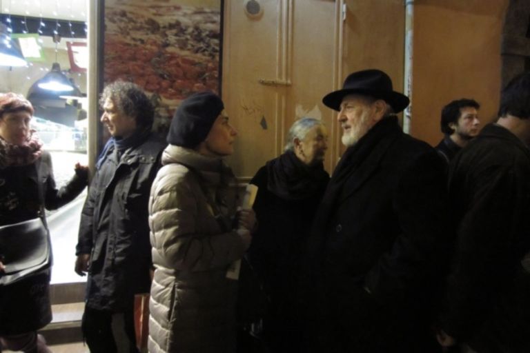 Michelangelo Pistoletto Rebirth day Edicola Notte Roma 12 Il Terzo Paradiso? È a Trastevere. Michelangelo Pistoletto festeggia il Rebirth-day per strada, davanti all’Edicola Notte di H.H. Lim: ecco chiccera a Roma