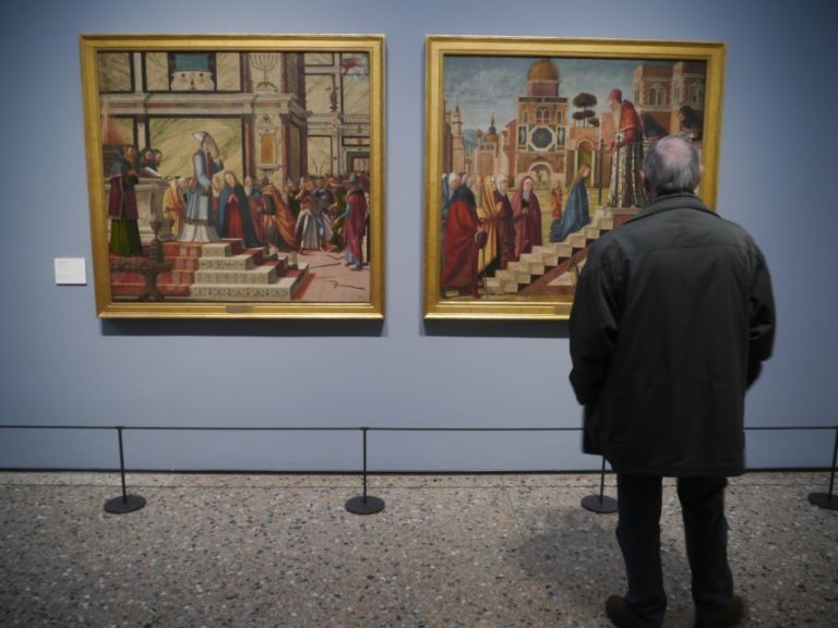 P1230339 Ermanno Olmi scenografo a Brera: ecco la collocazione pensata dal regista per il “Cristo morto” di Andrea Mantegna. Con il riallestimento emozionale della sala dedicata ai maestri del Rinascimento veneto