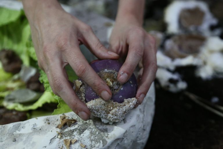 Panem et Circenses Action Eating galleria + oltredimore Bologna 8 Mangiare, che capolavoro. Alla (galleria +) oltredimore di Bologna gli Action Eating di Panem et Circenses: happening fra arte e cibo, il primo step raccontato per immagini