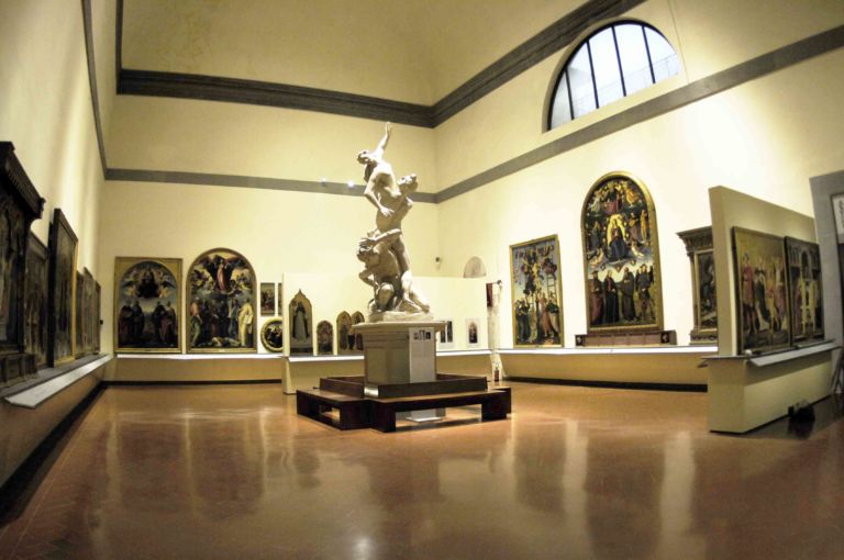 Sala del Colosso Galleria dell’Accademia Firenze Meraviglie fiorentine. Alla Galleria dell’Accademia riallestita la Sala del Colosso, torna a trionfare l’Assunzione del Perugino: ecco le prime immagini