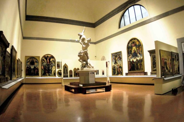 Sala del Colosso Galleria dell’Accademia Firenze Meraviglie fiorentine. Alla Galleria dell’Accademia riallestita la Sala del Colosso, torna a trionfare l’Assunzione del Perugino: ecco le prime immagini