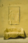 Yellow Sofa 100 x 150 cm Non è tutto oro quel che luccica. Maziar Mokhtari a Bologna