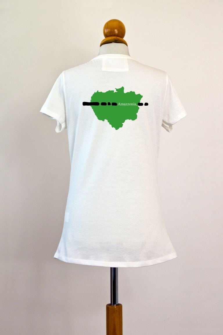 donna amazzonia 2 dietro Lo spirito ecologico di It@rt. Il progetto di t-shirt d’artista lancia una linea insieme al WWF. E invita Emilio Isgrò. In sostegno dell’Amazzonia