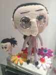 foto 5 e1386423402494 Miami Updates: arrivano le dolls di Cattelan, Dalì, Banksy. Ritratti all’uncinetto, in forma di raffinati art toys, con mission sociale. È il progetto Mua Mua, a sostegno delle popolazioni indonesiane