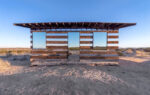 lucid stead house of wood and mirror phillip k smith iii 1 8801 Phillip K. Smith III, visioni nel deserto. L'architettura come miraggio