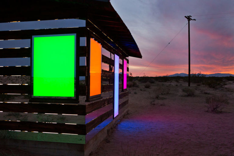 lucid stead mirrors the joshua tree desert designboom 04 Phillip K. Smith III, visioni nel deserto. L'architettura come miraggio