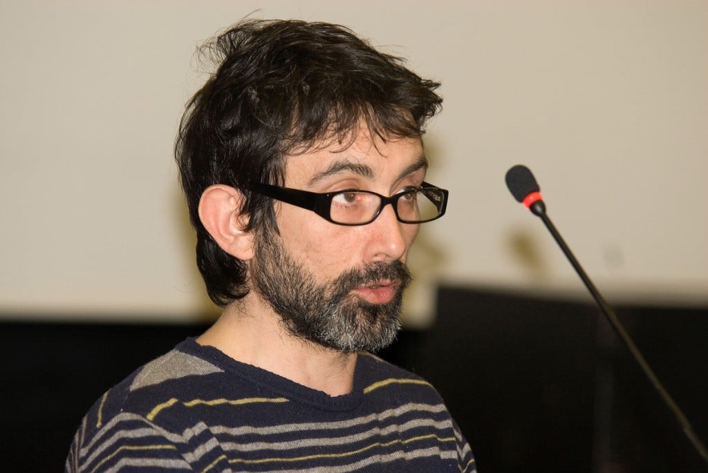 “Vi svelo com’è nato davvero il Faldone”. Intervista al poeta Vincenzo Ostuni, finalista del Premio Strega 2026 