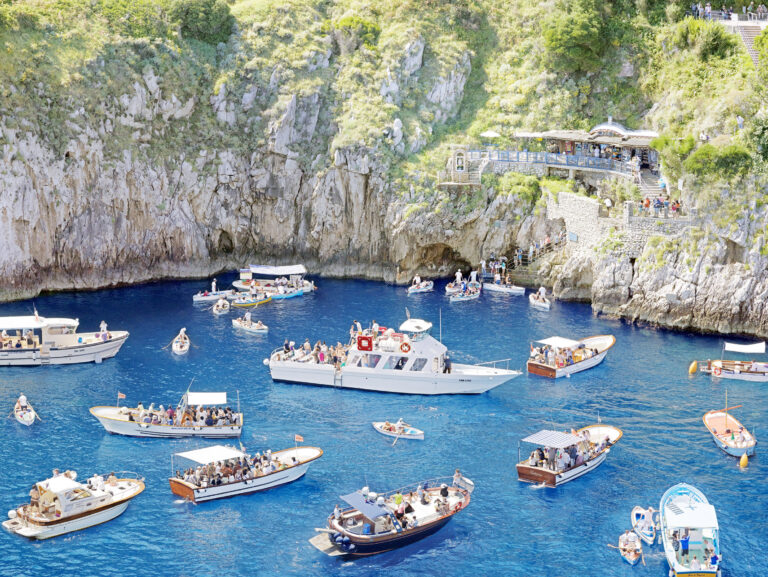 9. ® Olivo Barbieri Grotta Azzurra Capri 2013 Tris fotografico ai Tre Oci