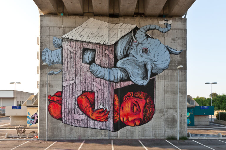 Ericailcane, Bastardilla, pittura murale su pilone ferroviario - 10x12 metri - Camposanto di Modena, luglio 2013