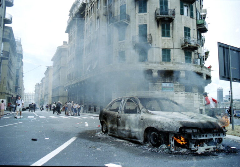 Genova G8 2001 Via Tolemaide Chiara Mu, P&V (Police and Violence). Memorie dal G8 di Genova