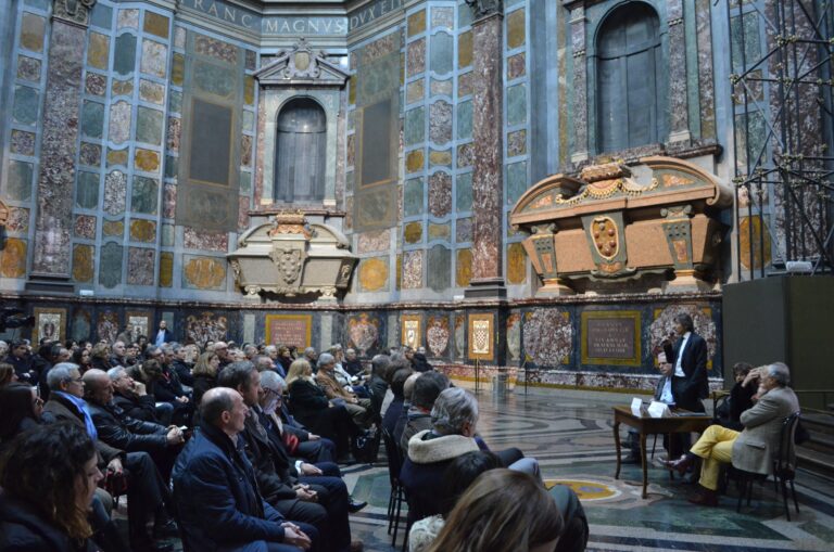 Il potere dello sguardo Cappelle Medicee Firenze 15 Angolature inaspettate e insospettabili. La scultura di Michelangelo nella fotografia di Aurelio Amendola, in mostra a Firenze alle Cappelle Medicee: ecco le immagini dell’opening