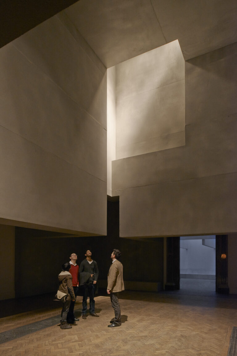 Installation by Grafton Architects Photo © Royal Academy of Arts London 2014 Photography James Harris Sensing Spaces, reimmaginare l’architettura. Alla Royal Academy di Londra una mostra racconta lo spazio attraverso l’avventura dei sensi