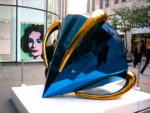Jaff Koons Blue Diamond Con Jeff Koons chiude il Whitney Museum di New York, pronto a traslocare nel nuovo edificio di Renzo Piano. La più grande retrospettiva mai dedicata al re del pop, poi a Parigi e a Bilbao