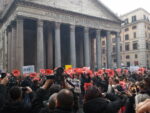 Manifestazione Nazionale 500 NO AL MiBACT 1 500 giovani per la Cultura? 500 No al Mibact. A Roma va in scena la protesta contro il bando firmato Bray che ha indignato giovani professionisti e studiosi: ecco immagini e dichiarazioni a caldo