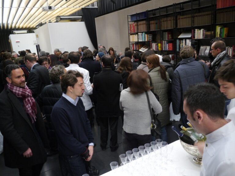 P1240336 800x600 Bologna Updates: un successo al CUBO per il party di Artribune! Lo Spazio Arte del Centro Unipol gremito di art-addicted per la serata che ci ha visto brindare alla nuova personale di Giacomo Costa