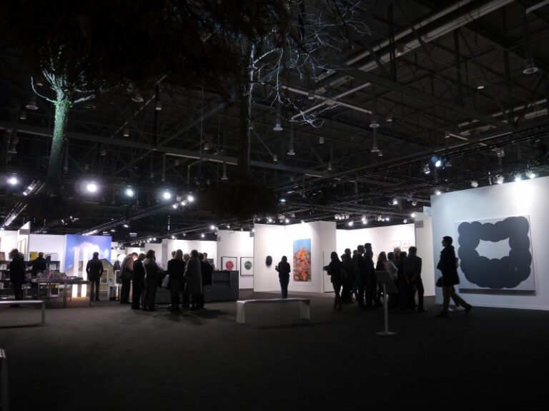 P1240431 800x600 Non chiamatela fiera! Fotogallery da Art Genève, dove sembra funzionare il format del “salon”. Con gli stand museali di collezioni pubbliche e private e i galleristi a proporre allestimenti dalla profonda impronta curatoriale