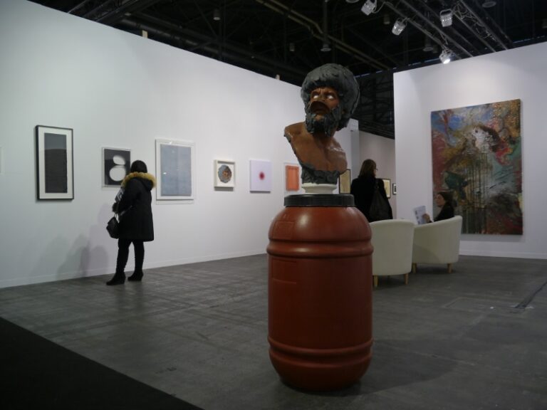 P1240505 800x600 Non chiamatela fiera! Fotogallery da Art Genève, dove sembra funzionare il format del “salon”. Con gli stand museali di collezioni pubbliche e private e i galleristi a proporre allestimenti dalla profonda impronta curatoriale