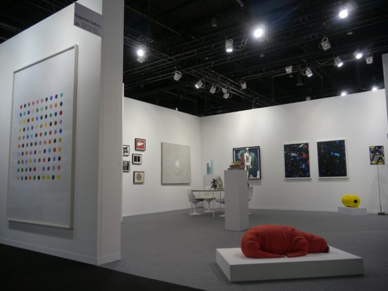 P1240508 800x600 Non chiamatela fiera! Fotogallery da Art Genève, dove sembra funzionare il format del “salon”. Con gli stand museali di collezioni pubbliche e private e i galleristi a proporre allestimenti dalla profonda impronta curatoriale