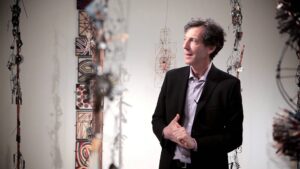 Lione Updates: il curatore Ralph Rugoff racconta la sua Biennale nella nostra videointervista. E in video ci sono anche gli artisti