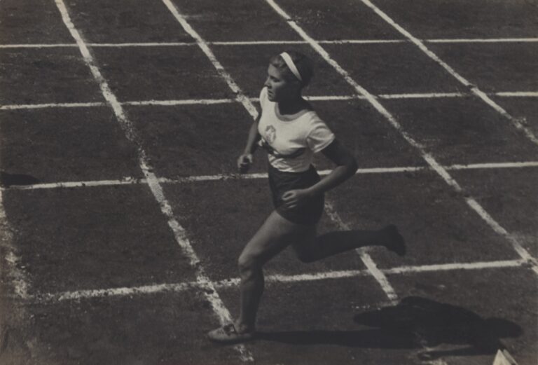 Rodchenko Racing. Dynamo Stadium Lo sport e le avanguardie russe. Una mostra al Museo Olimpico di Losanna, in occasione dei Giochi invernali di Sochi. Immagini straordinarie, per raccontare un'epoca di grandi trasformazioni