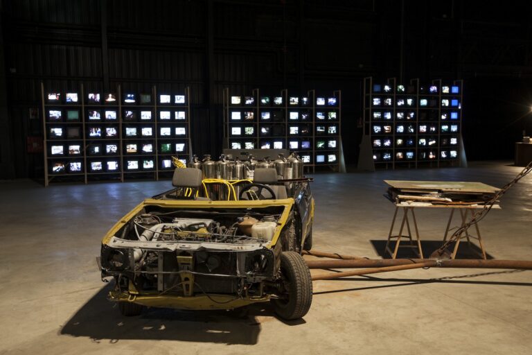 UTF 8 Dieter e BjoÌˆrn Roth Islands veduta della mostra presso HangarBicocca Milano dicembre 2013 photo Agostino Osio 1 L'isola di Dieter (e figli)