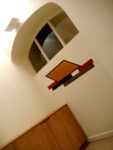 Uno degli interventi di Tremlett da Zazà Ramen Tre micro-murales di David Tremlett a Milano: fotogallery e intervista video all’artista inglese, all’opera nel noodle bar Zazà Ramen. Da poco aperto in una via Solferino dove si fa sempre più marcato il binomio tra arte e cibo