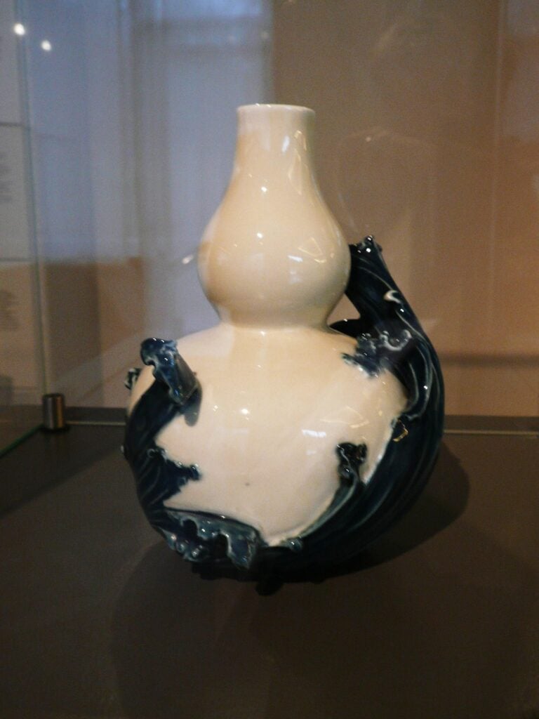 ancient vases2 Tutte le declinazioni del blu. A Bruxelles