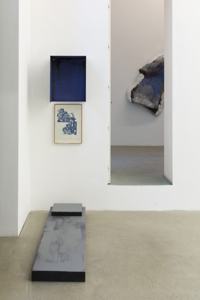 oxymoron grey 2013 installation view 3 La matematica pittorica di Thea Djordjadze