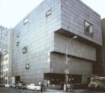 whitney breuer Con Jeff Koons chiude il Whitney Museum di New York, pronto a traslocare nel nuovo edificio di Renzo Piano. La più grande retrospettiva mai dedicata al re del pop, poi a Parigi e a Bilbao