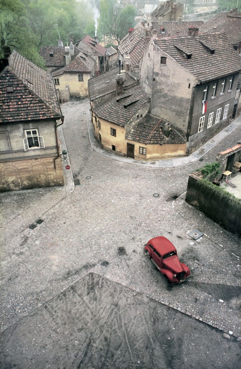 4. Franco Fontana Praga 1967 © Franco Fontana Franco Fontana: vitalità, fotografia, e occhi per vedere