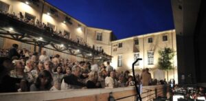 Aix en Provence raddoppia, e forse triplica. Nessuna crisi per lo storico festival musicale: che a Pasqua mette in scena Strauss con le migliori bacchette e orchestre europee