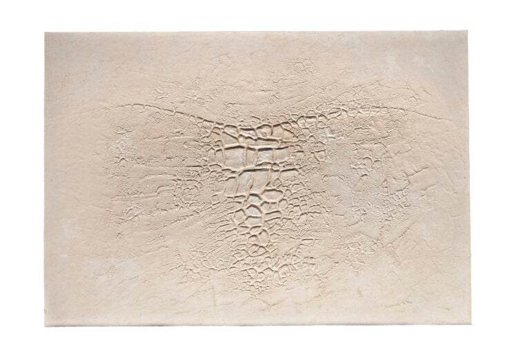 Alberto Burri Cretti H 2RC, i primi a stampare Fontana, e anche Bacon. Da Christie’s Londra va all’asta una selezione della collezione creata a Roma dalla Stamperia d’Arte