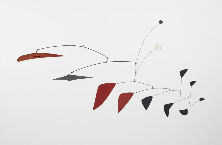 Calder mobile Hans Arp a Nuoro. Viaggio nella galassia delle avanguardie