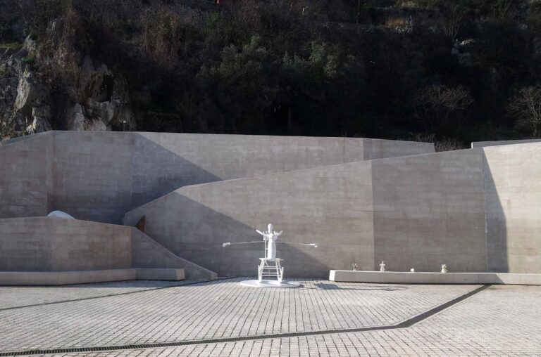 Franco Losvizzero Sora 6 Riecco Caronte, la “scandalosa” performance di Franco Losvizzero censurata a Roma dall’Accademia di Romania. Accade a Sora, dove si approfondisce anche la sua vocazione per il cinema: ecco le immagini