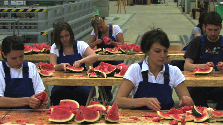 Giulia Giannola Tutti i video dalla Bevilacqua La Masa. Due mesi a frugare nell’Archivio Giovani Artisti della Fondazione veneziana, con tante scoperte: e ora i Cake Away presentano i risultati