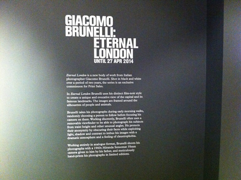 Immagini dell’allestimento e dell’inaugurazione della mostra alla Photographer’s Gallery Londra 27 febbraio 2014 Italiani in trasferta. Alla Photographer’s Gallery in mostra la Eternal London di Giacomo Brunelli: ecco le foto dell’inaugurazione