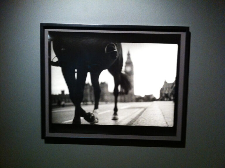 Immagini dell’allestimento e dell’inaugurazione della mostra alla Photographer’s Gallery Londra 27 febbraio 2014 4 Italiani in trasferta. Alla Photographer’s Gallery in mostra la Eternal London di Giacomo Brunelli: ecco le foto dell’inaugurazione