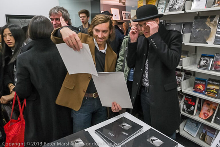 Immagini dell’allestimento e dell’inaugurazione della mostra alla Photographer’s Gallery Londra 27 febbraio 2014 1 Italiani in trasferta. Alla Photographer’s Gallery in mostra la Eternal London di Giacomo Brunelli: ecco le foto dell’inaugurazione