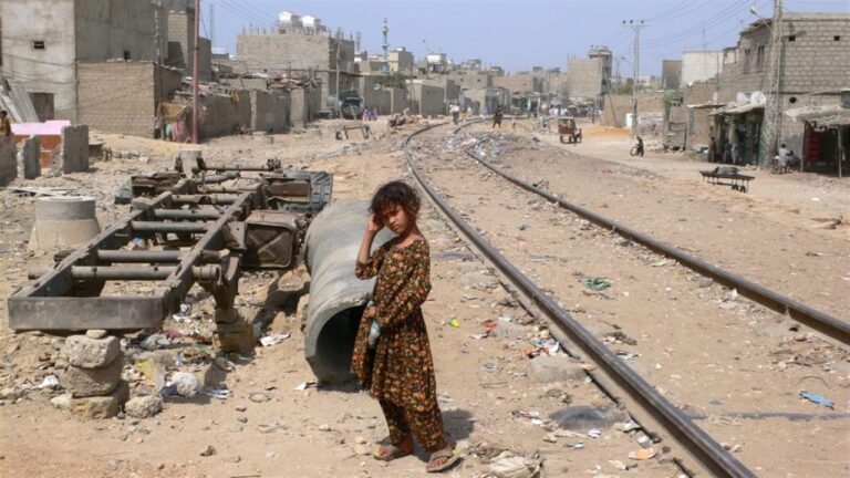 Karachi Slum Francesco Conversano Movie Movie Megalopolis: relitti del panorama urbano del XXI secolo. Documentati al Maxxi