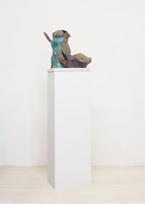 Mandragola terracotta dipinta 40x50x25cm 2012 versione con base in gesso courtesy lartista e Brand New Gallery Milano Alessandro Roma, piatto forte al MAC di Lissone