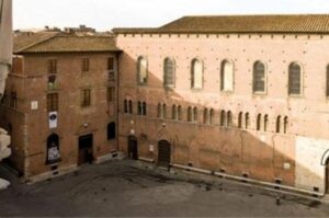 Eataly apre a Siena al posto di un museo? “Con le mostre non si campa”, dice il sindaco della cittadina candidata a Capitale Europea della Cultura 2019. La cosa triste è che ha ragione