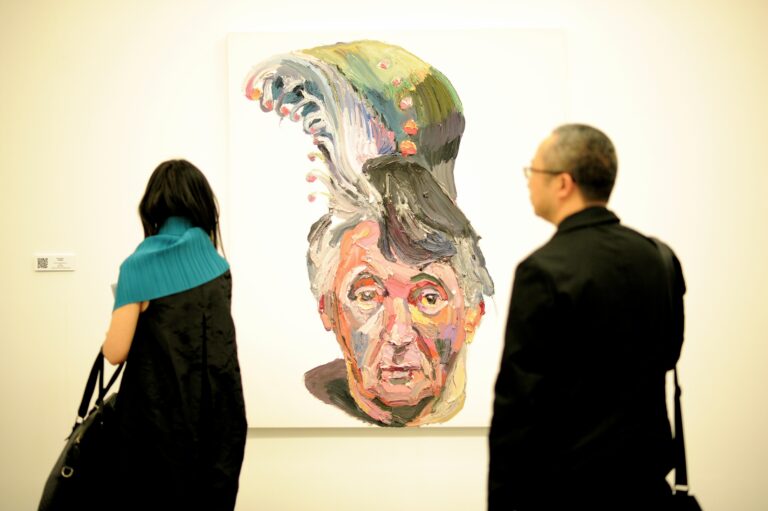 Prudential Eye Awards Cocktail Reception Ben Quilty Dad with peacock feather hair 2013 Oil on linen 135 x 115cm Prudential Eye Awards. L’occhio dell’Asia