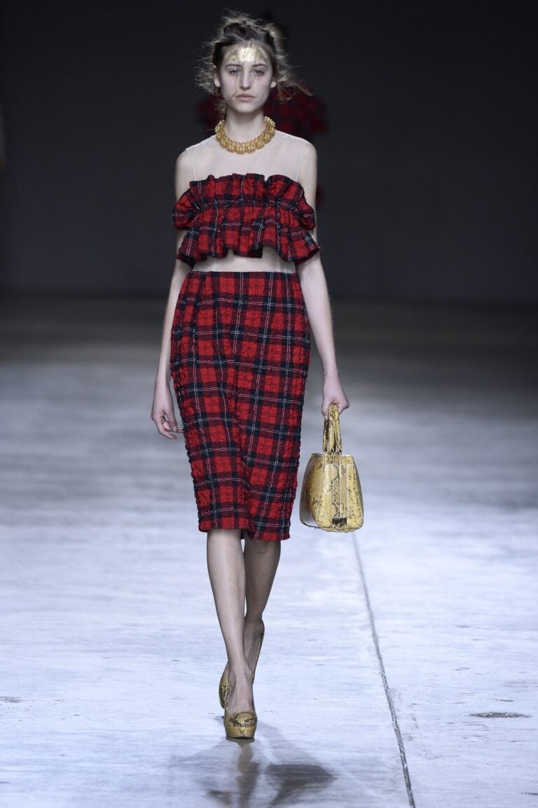 Simone Rocha FW 14 15 low Da museo a passerella. Il fashion show della Turbine Hall